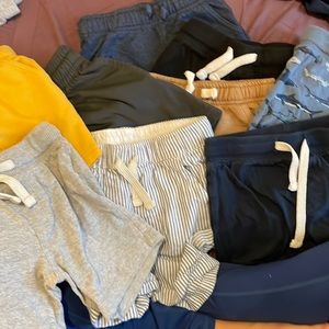 2T - boys shorts (9 pairs)